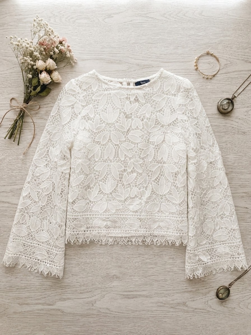 Design Lab Lord & Taylor White Floral Lace Bell Sleeve Blouse Size M Romantic